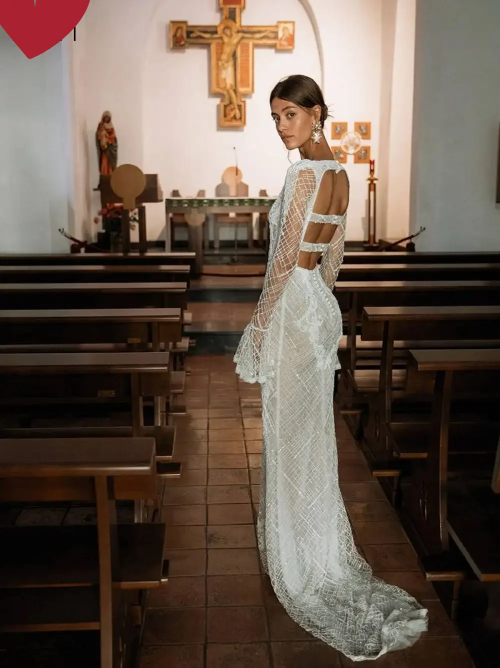 Shining Slim-fit Wedding Dress, Elegant and Sexy, Buttoned Open-back Design, for Hall Ball, Customizable.
