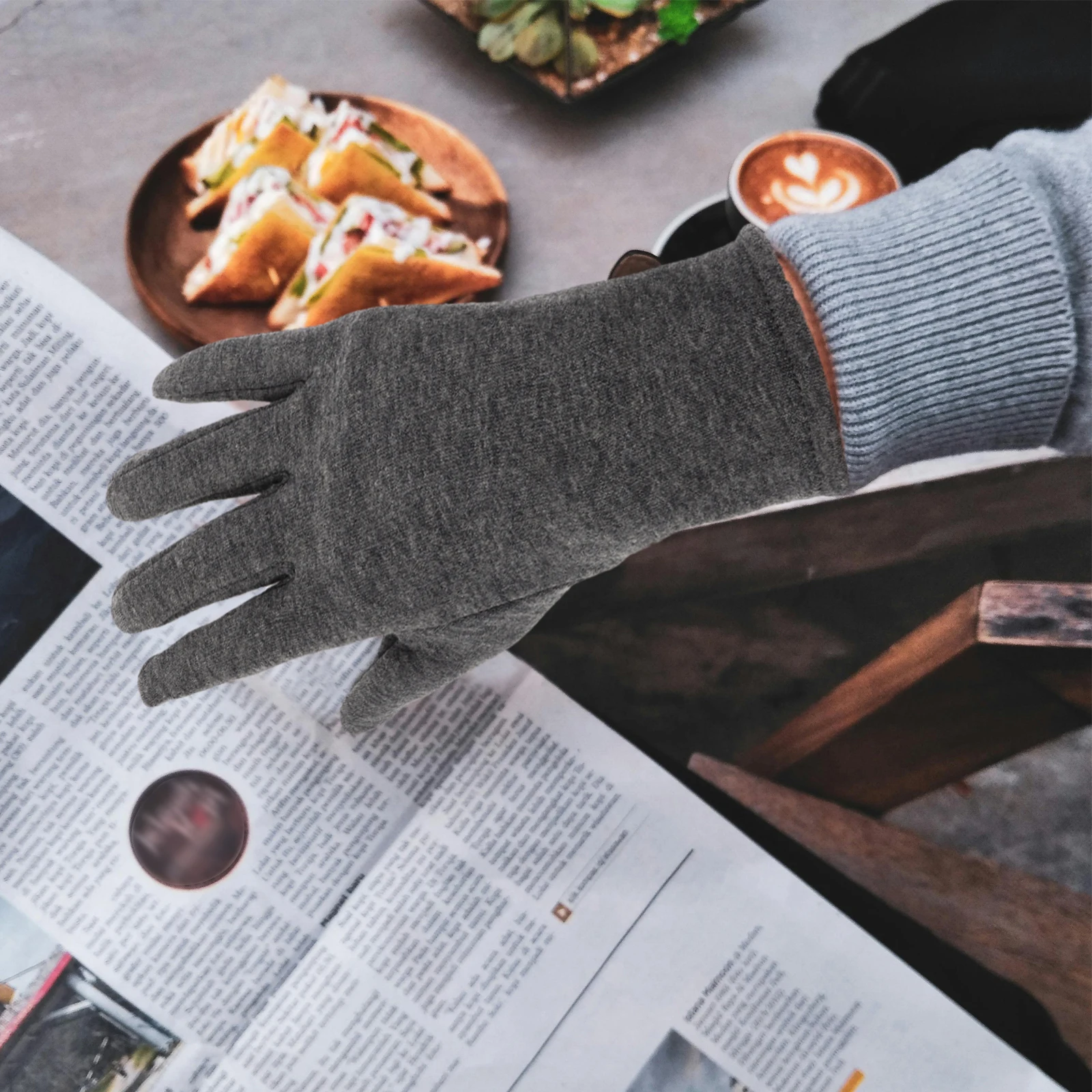 1Pair Electric Thermal Gloves Hand Warming Winter Cycling Touch Screen Compatible Antislip Design Portable Hand Warming Gloves