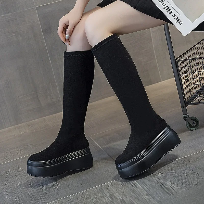 

Новая женская обувь из эластичной ткани 8 см на платформе и танкетке, весенне-осенняя брендовая зимняя плюшевая дышащая обувь на танкетке, ботильоны