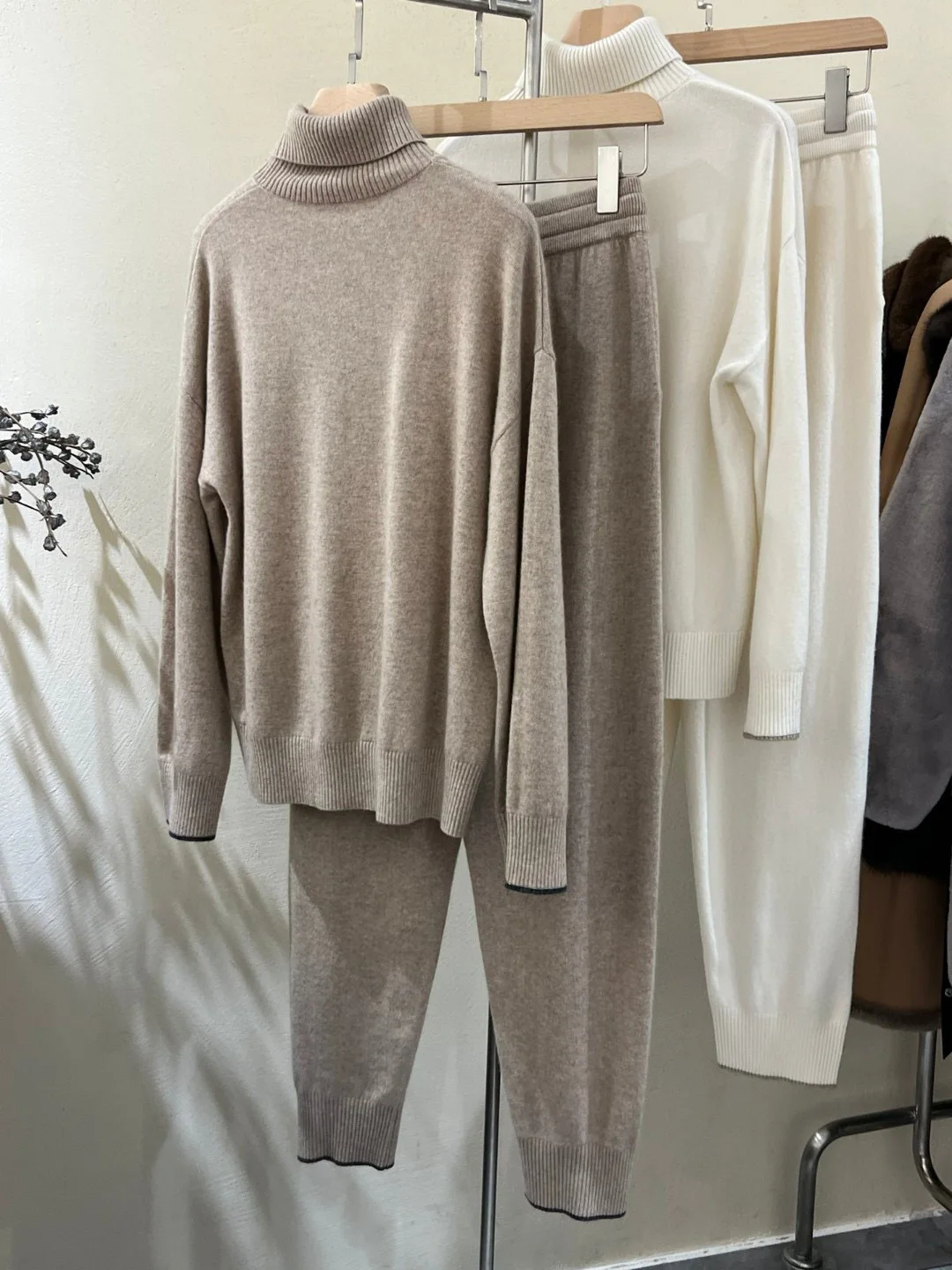 Casual pure cashmere exquisitely decorated knitted pants suit