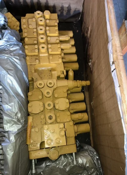 Hydraulic Piston Motor Main Control Valve 723-63-22100 Excavator Hydraulic Parts 723-63-22100 Control Valve D65E D85E