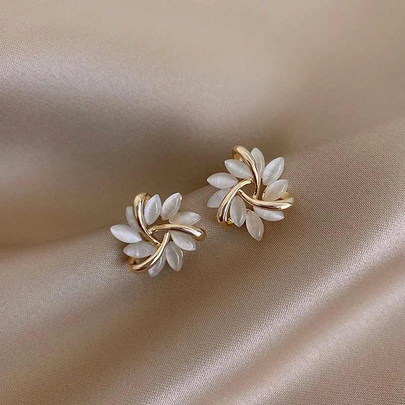 Exquisite Flower Zircon Stud Earrings for Women Leaves Geometric Rhinestone Earring Girl Party Birthday Christmas Jewelry Gifts