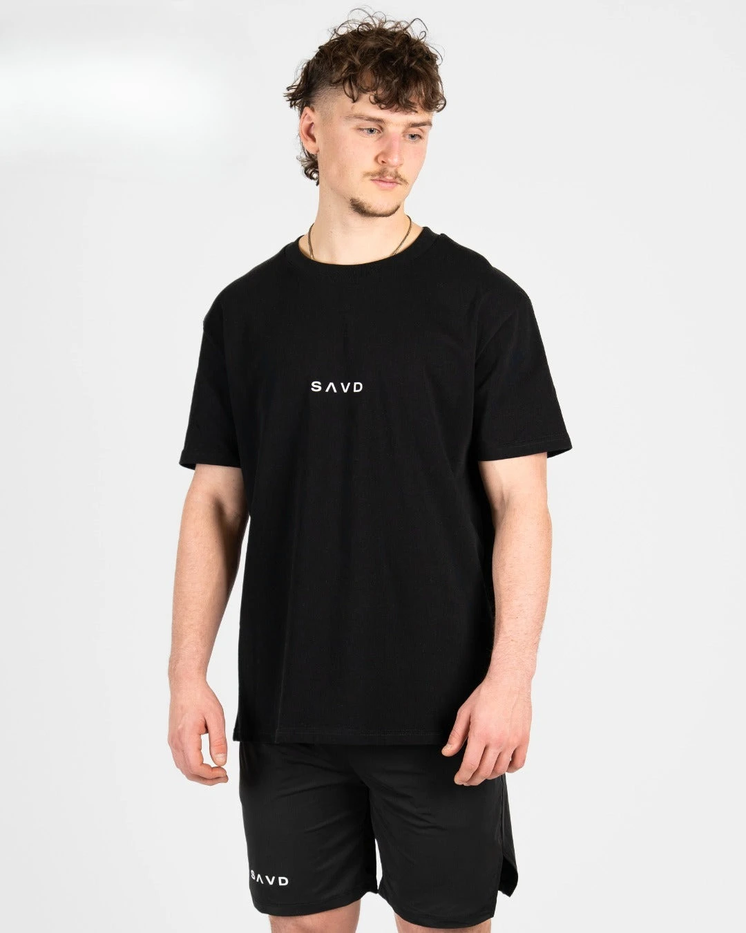 Joshua 1_9 Never Alone Men’s Oversized T-Shirt _ Perfect for Bodybuilders & Powerlifters