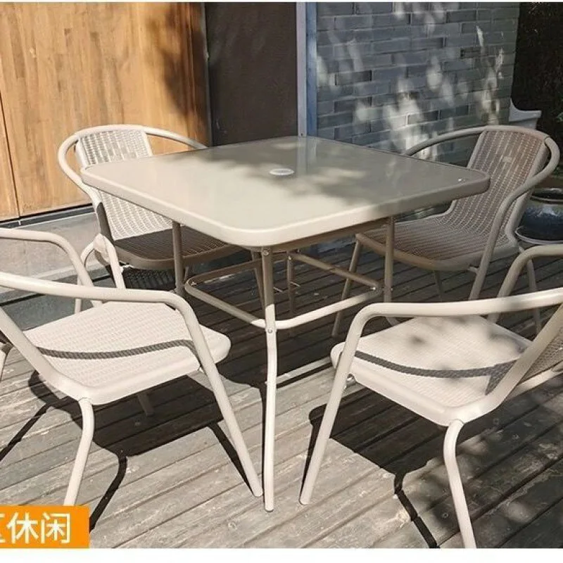 Variant: Table and chair comb