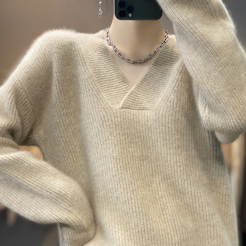 

Counter quality thick V-neck wool sweater 23 autumn and winter new lazy wind solid color bottoming sweater women