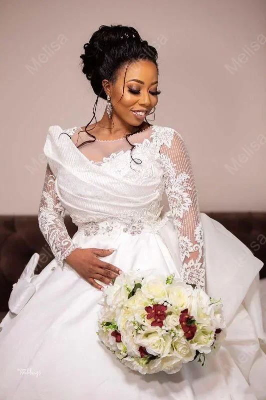 Abiti da sposa personalizzati con scollo rotondo e applicazioni in pizzo, abiti da ballo gonfi, strascico da cattedrale, maniche lunghe in raso, abiti da sposa