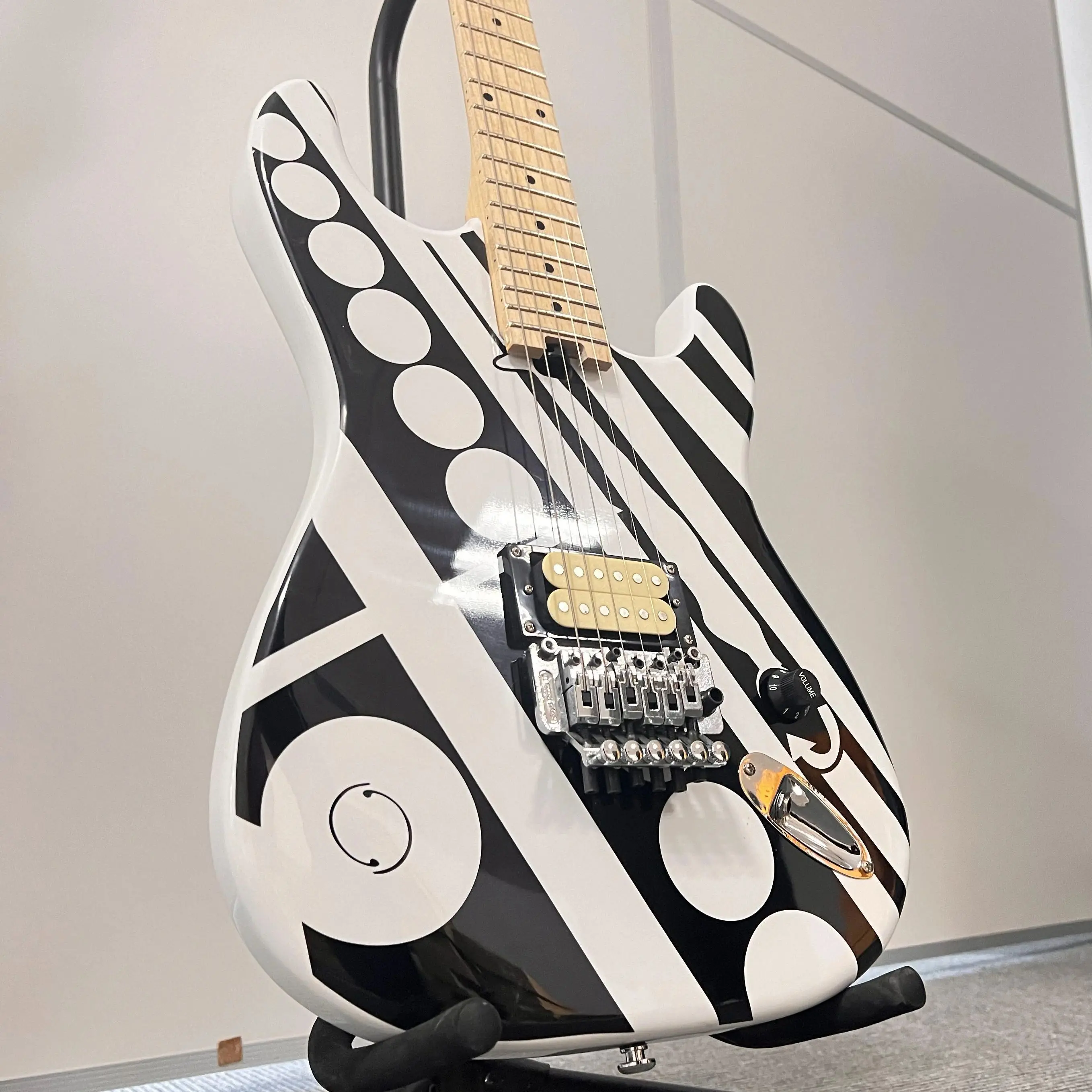 Electric Guitar White Black Geometric Graphic Circle Stripe Print Double Lock Tremolo Single Humbucker Guitar Alder Body US Warehouse Christmas Gifts Free Shipping