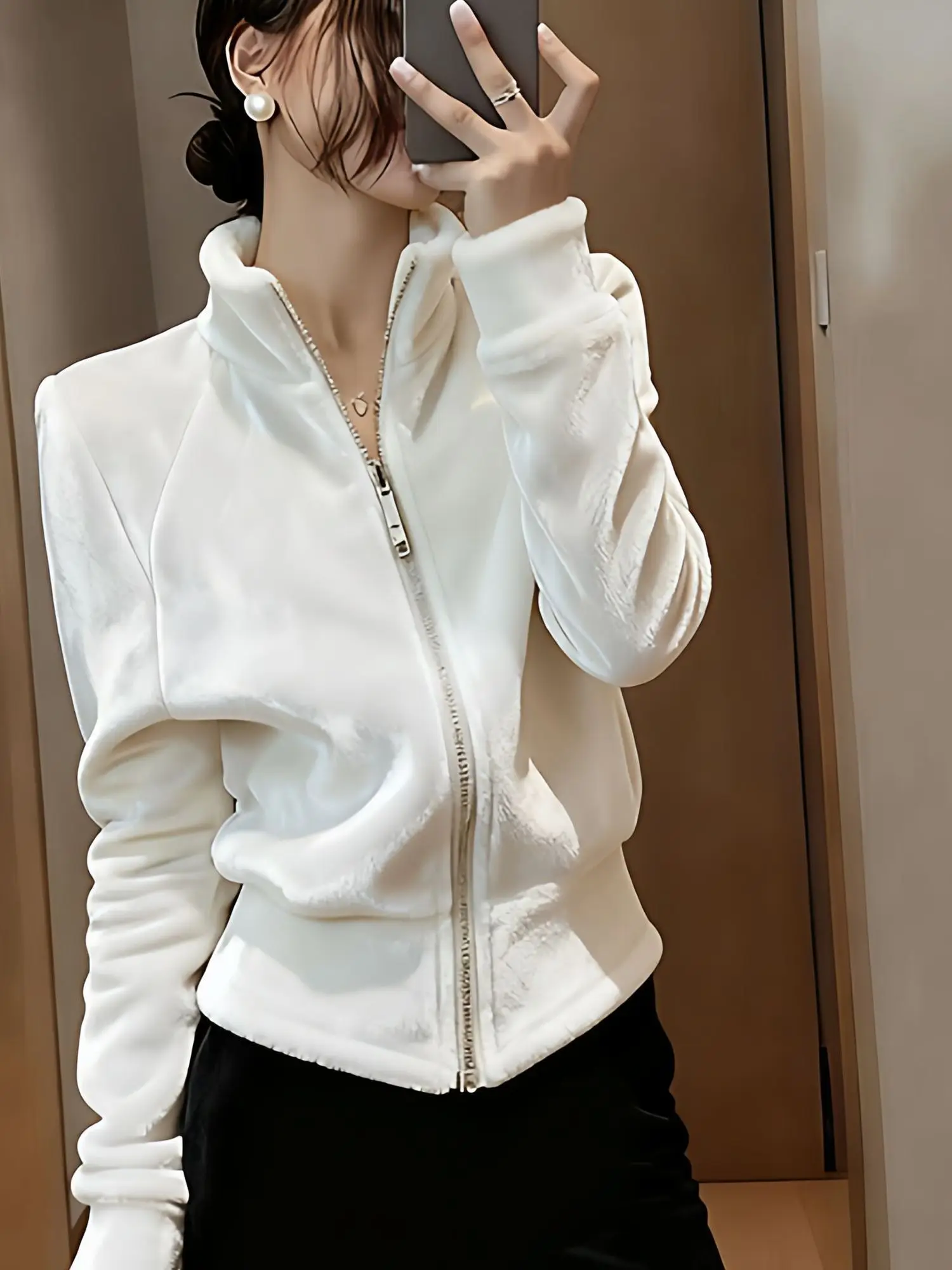 Elegant Velvet Jacket Women's Long Sleeve Autumn Winter Fashionable High-End Feel Small Size Commute Style Standard Fit Outer...