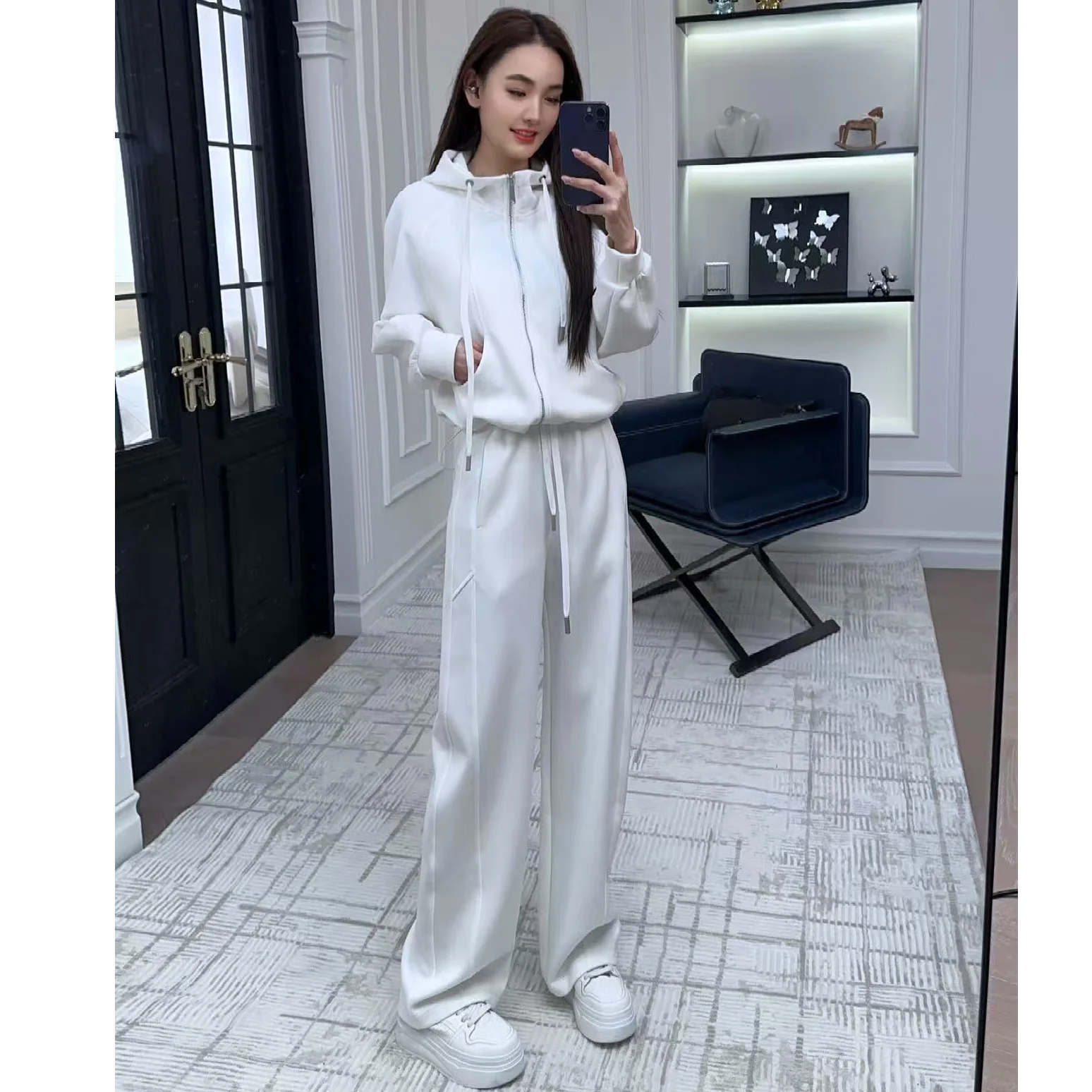 

Faionable Casual Women's Set White Silk Light Chain Spring 2026 Anti-Aging Two-Piece Suit Spor Sle by Huang Weini