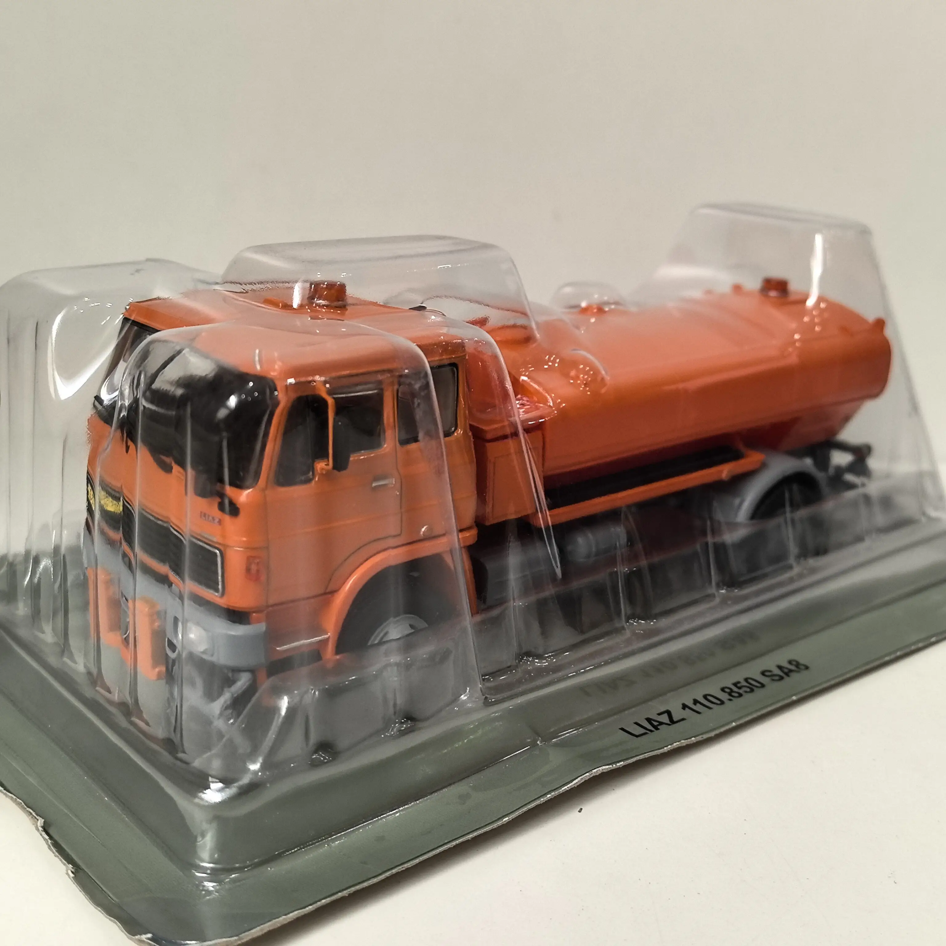 modele-de-camion-en-alliage-liaz-110850-sa8-a-l'echelle-1-43-de-la-marque-diecast-ixo