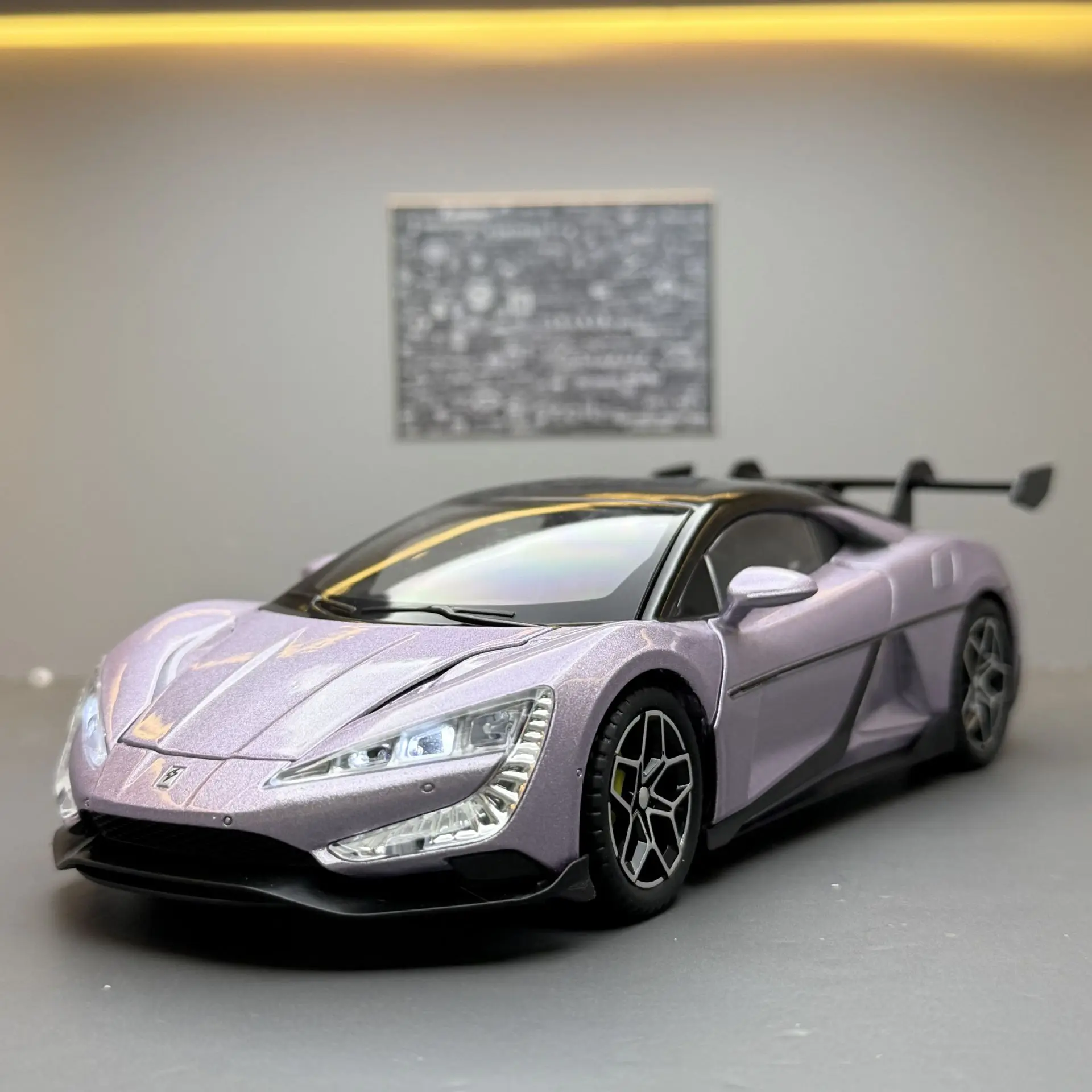 CHEZHI 1:24 U9 Xtreme sports car sound and light pull back children's toy car model ornament Diecast Alloy Car Model