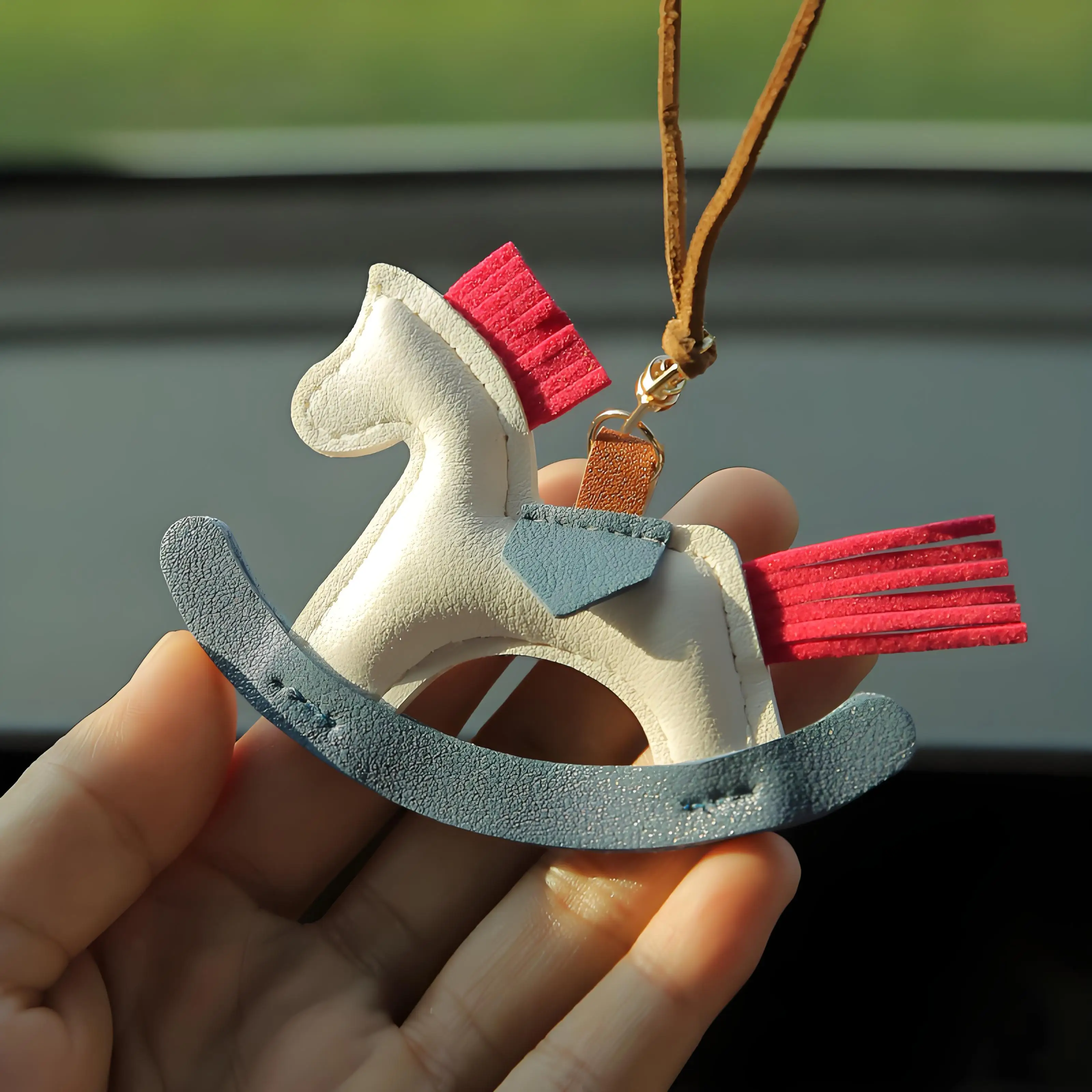 

Pony Car Pendant, Leather Interior Pendant Rearview Mirror Hanging Decoration High-end Decorative Item Cute Interior Accessorie