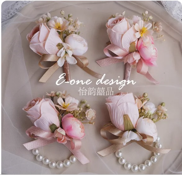 

Forest champagne wedding bride and groom wedding corsage bridesmaid groomsman brothers and sisters wrist flower opening ceremony