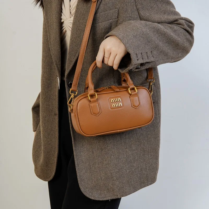 

Unique European Style High-End Shoulder Bag - 2025 New Fashionable Light Luxury Handbag for Creative Women