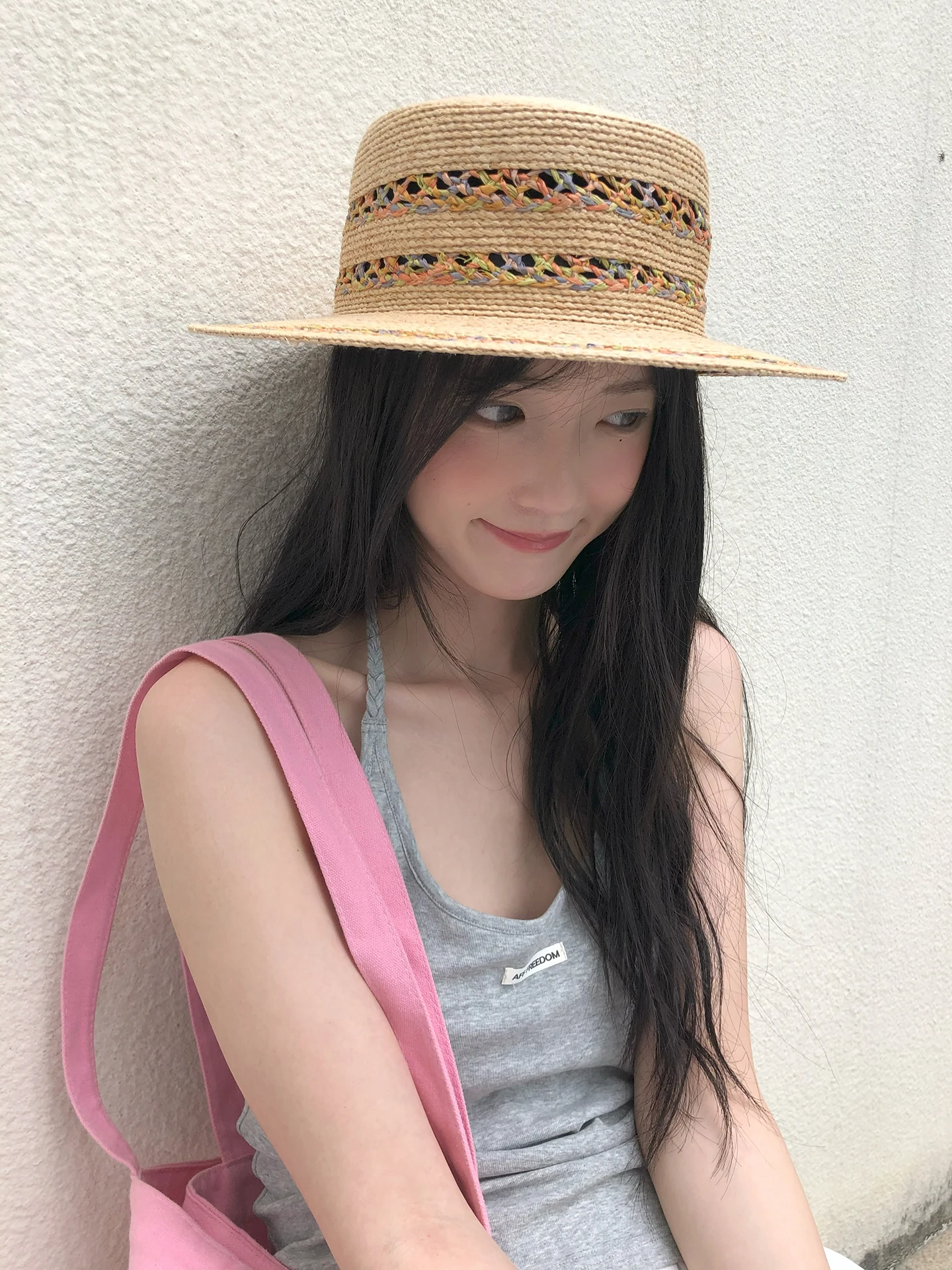 ラフィアわらフラットトップハット女性夏新ヴィンテージ中空カラー織り広いつば日焼け防止ホリデーギフト帽子