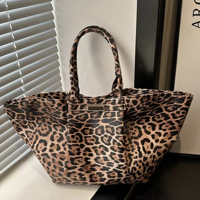

Модная сумка с леопардовыми крыльями, новинка 2025, большая вместительная трендовая брендовая роскошная сумка через плечо для отдыха и поездок на работу для женщин