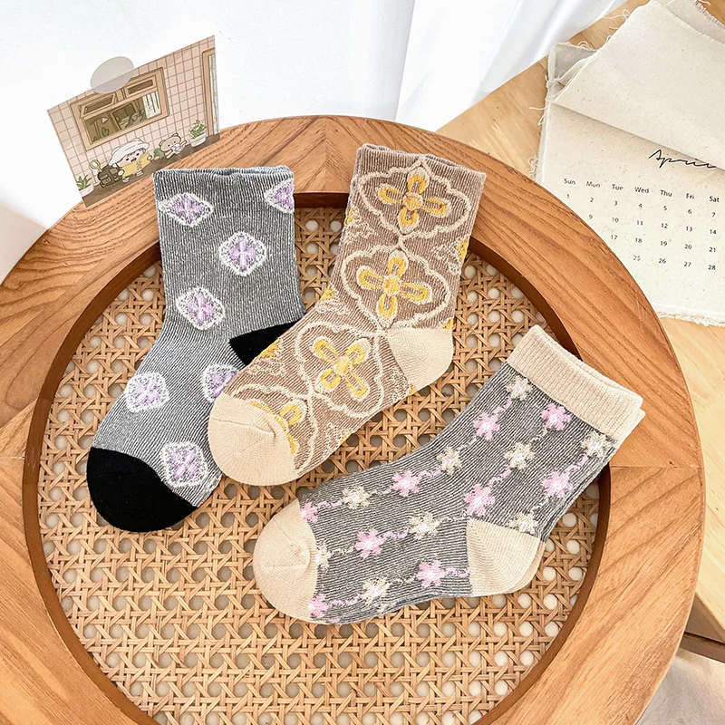 

Три пары весенне-осенних мягких и удобных корейских универсальных коротких носков с цветочным принтом в стиле ретро для девочек