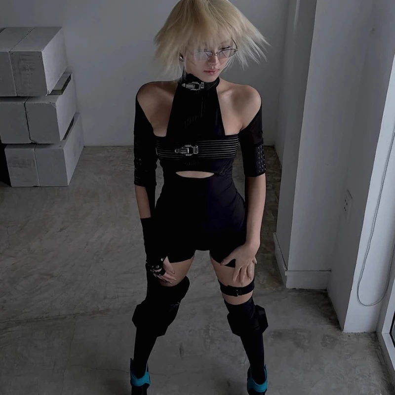 Europese Amerikaanse Zwarte Sexy vrouwen 2025 Nieuwe Hollow Out Hot Girl Knop Gestreepte Splicing Off-Shoulder Jumpsuit Shorts dames