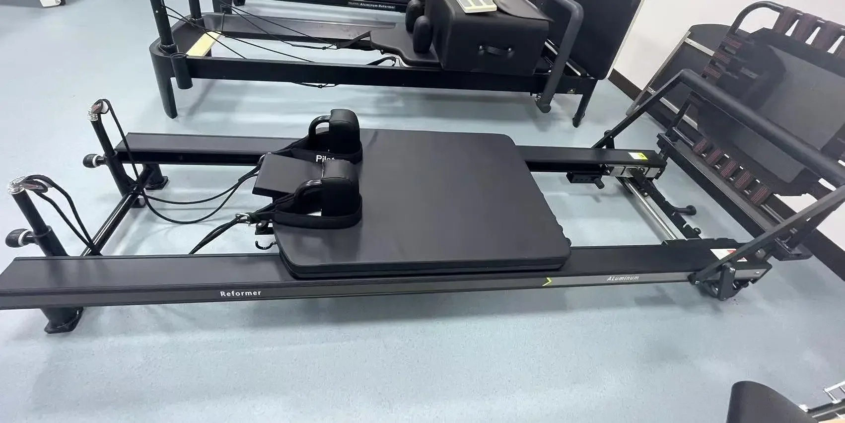 A for High Quality Low Price Home and Commercial Studio Black Reformer Aluminum Reformer Pilates