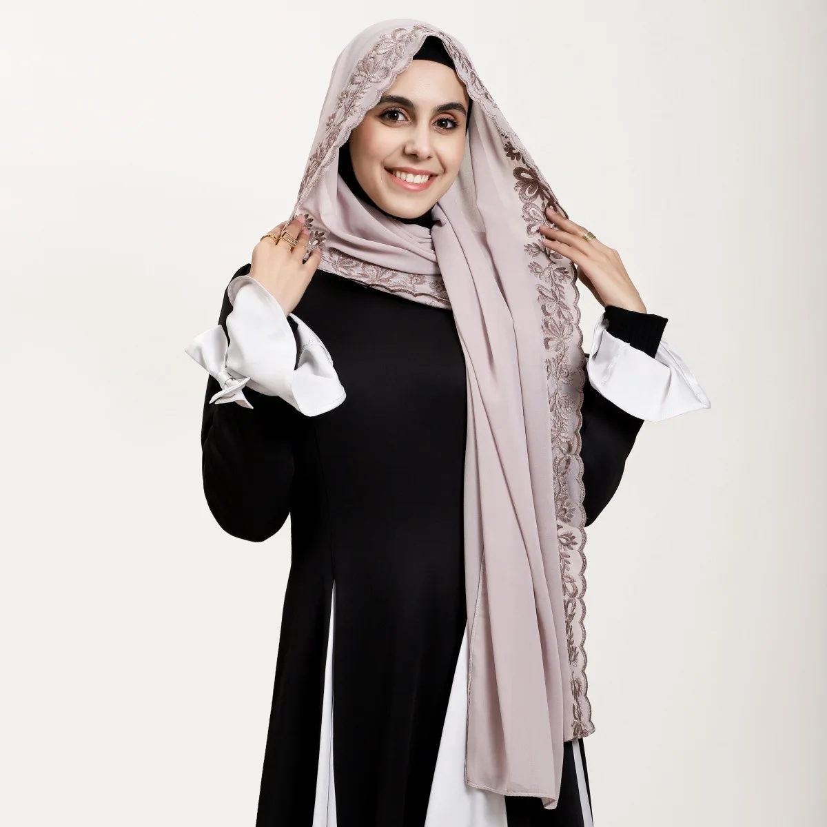 

Новый шифоновый шарф с вышивкой, женский мусульманский хиджаб, исламские палантины, шали, тюрбан, банданы, повязка на голову, Bufanda, платок, тюрбан Mujer