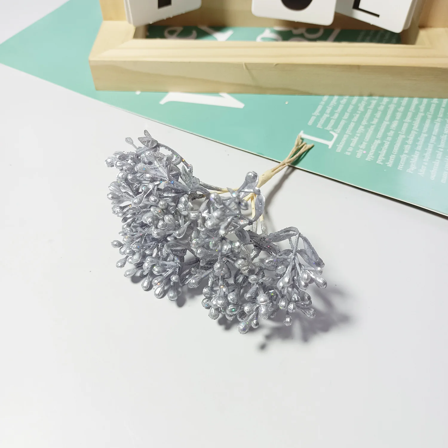 6pcs Artificial Plants Plastic Brooch Scrapbook Wedding Decorative Flowers Wreaths Diy Gifts Box Christmas Decorations for Home