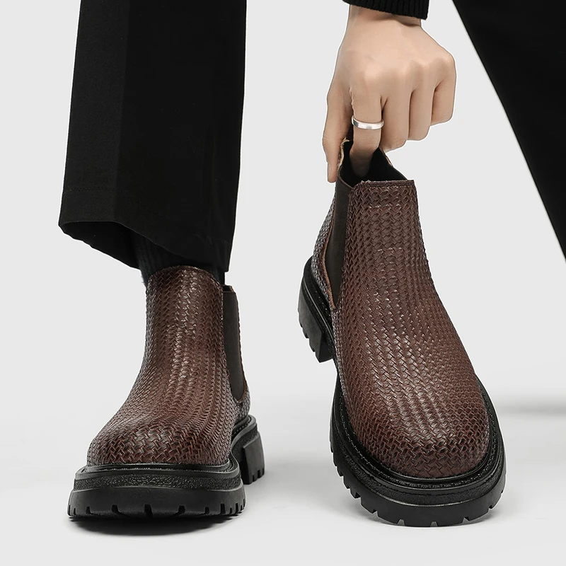 Men Woven Pattern Chelsea Short Boots Thick Sole Gear Sole Elastic Band Stronger Anti Slip Performance Fashionable Boots