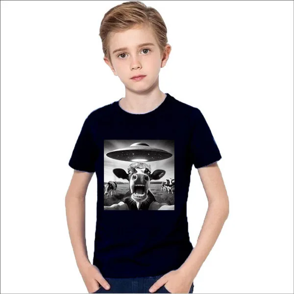Hilarious Alien Abduction Cow Humor UFO T-Shirt Funny Cow Abduction By UFO Selfie Y2k Aesthetic Clothes Adult Kids Novelty Gifts