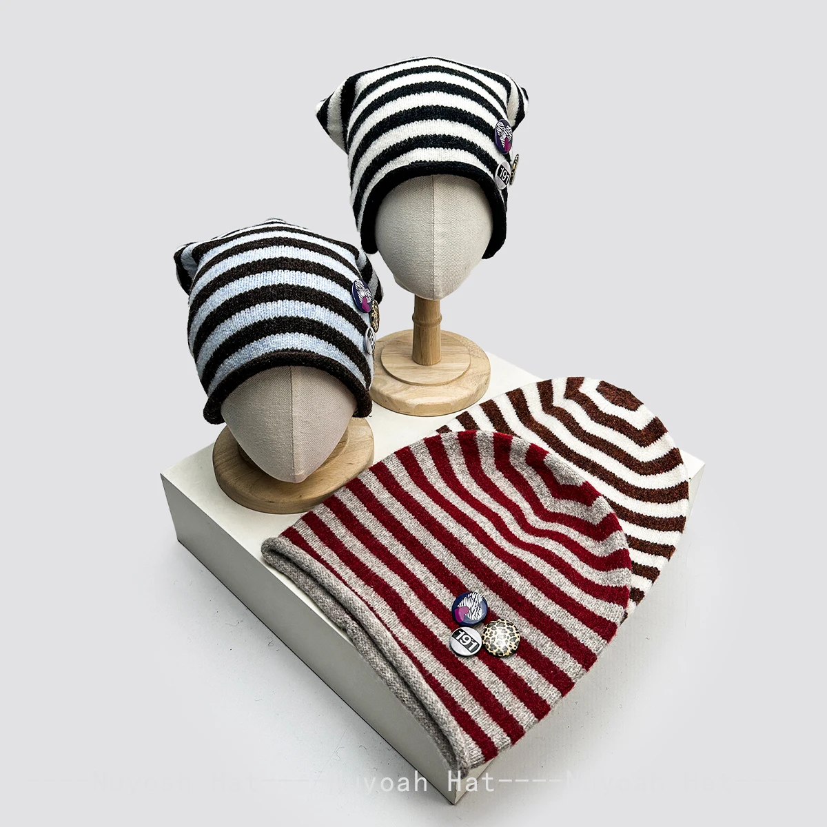 novos-gorros-de-malha-soltos-com-emblema-listrado-estilo-coreano-retro-para-homens-e-mulheres-quentes-versateis-de-nicho-com-blocos-de-cores-da-moda-para-uso-externo