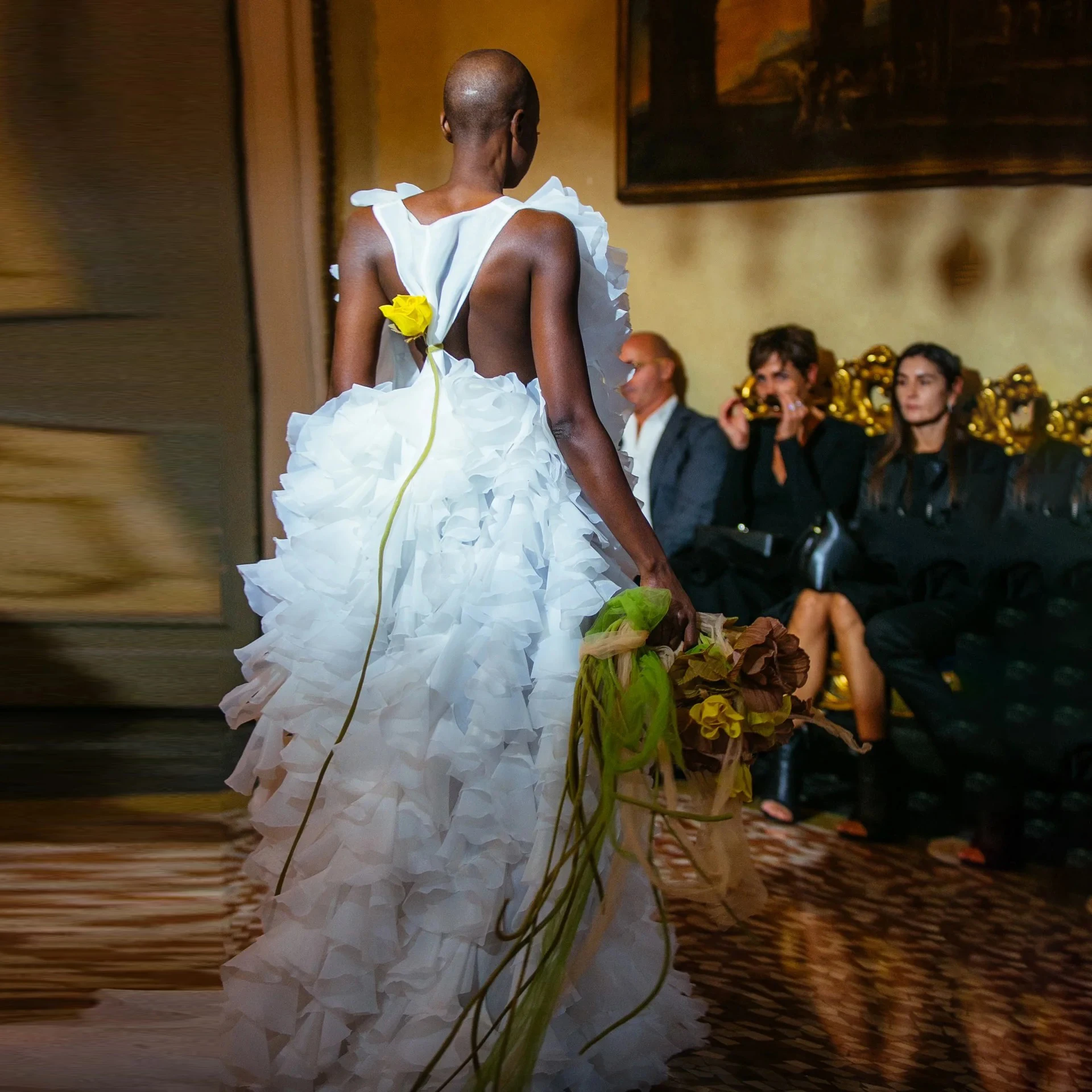 Nuevo vestido de alta costura para mujer, vestidos de fiesta de Organza plisados con cuello en V para evento de boda, vestido de Gala, vestidos largos de graduación con volantes