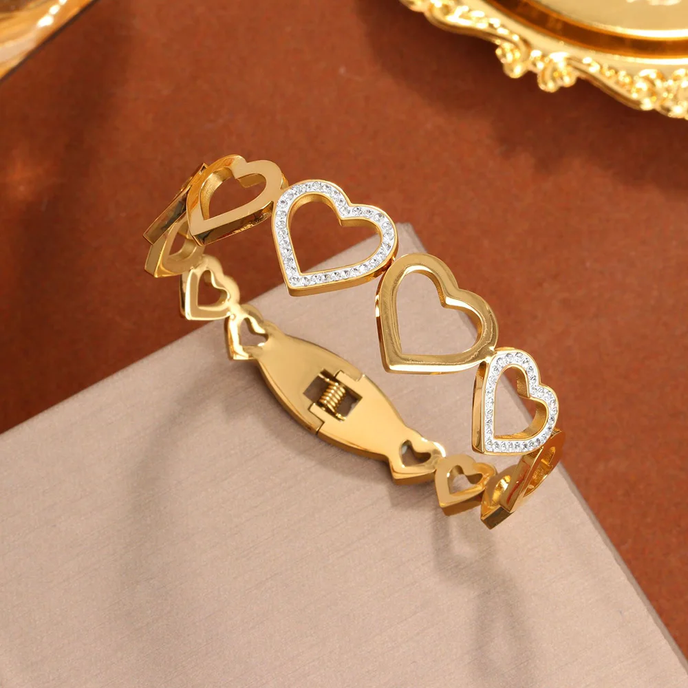 

Stainless steel peach heart-shaped connection women's bracelet gold-plated 18k, high waterproof, fashionable wrist jewelry