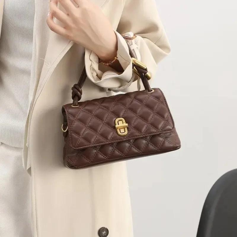 

Classic Diaper Bag Elegant Leather Satchel Fashionable Solid Color Vintage Retro Design Large Capacity For Diapers And More
