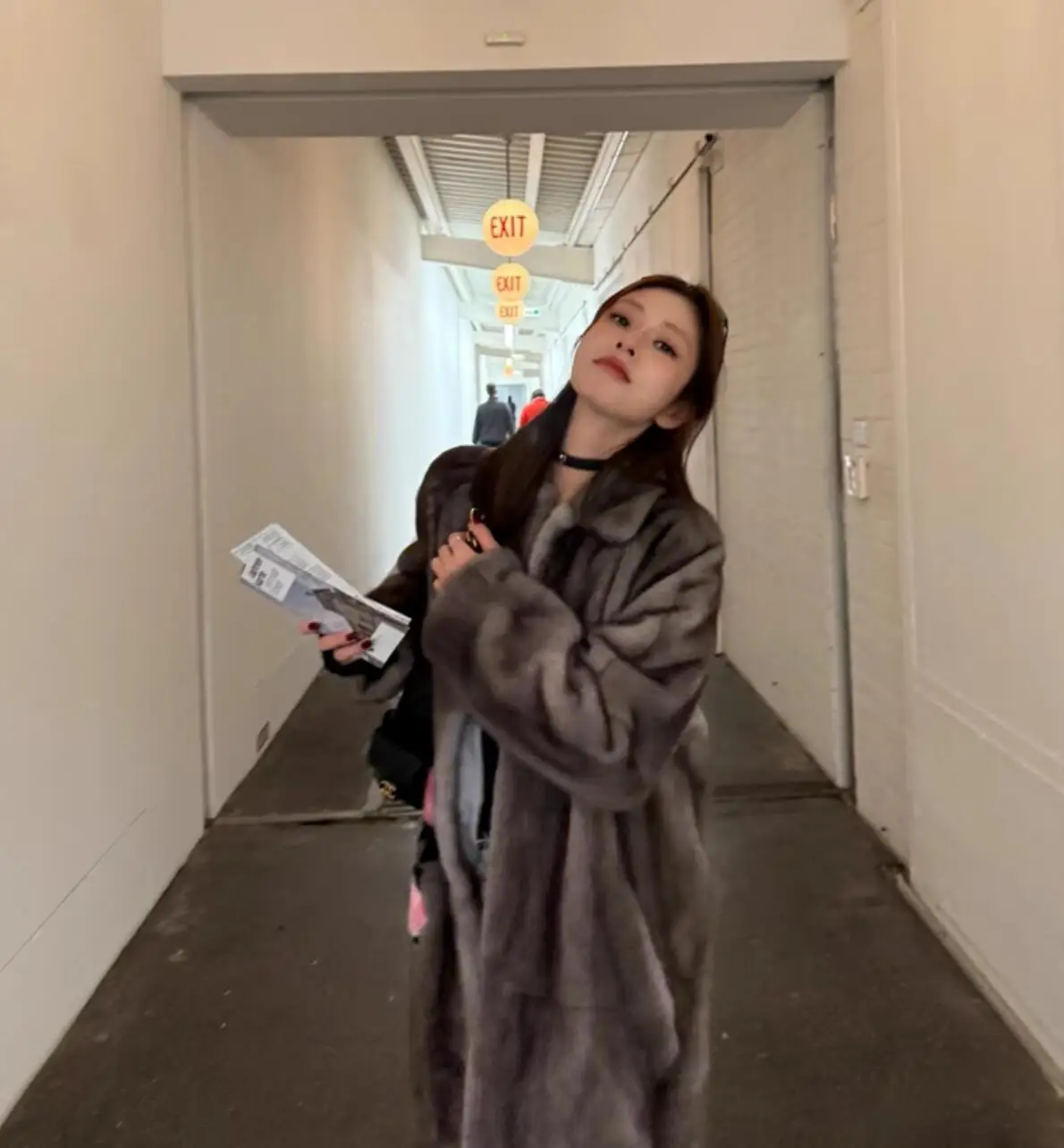 High Quality Winter Lapel Collar Hairy Shaggy Gray Faux Mink Fur Coat Women Long sleeve Furry Fur Warm Midi Outerwear Trendy