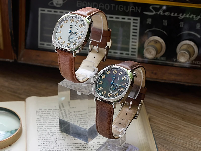 Baltany S4071 Retro-Herrenuhr in Kissenform, automatische mechanische Uhr mit Perlmutt-Zifferblatt und blauen Zeigern, elegante Kleideruhr für den täglichen Gebrauch im Büro – Detail 1