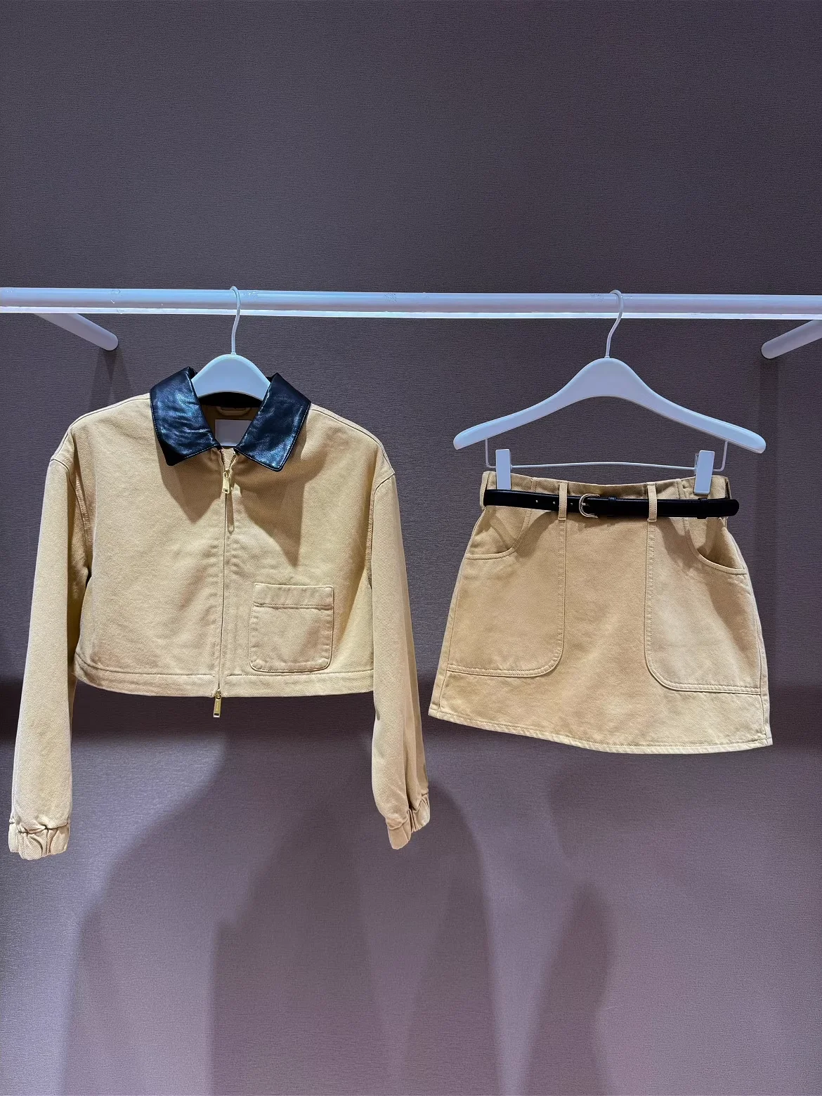 

Heidd SP2025 осенне-зимняя рабочая одежда с воротником кофейного цвета, джинсовая юбка-джат, комплект, женское пальто Faion ort на молнии