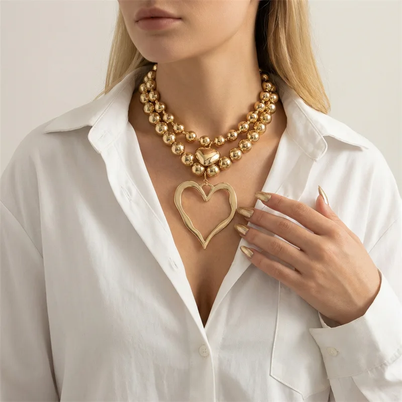 

3pcs/Set Design Hollow Large Heart Pendant Necklace Asymmetrical Asymmetric Pearl Choker Necklace Niche Vintage Women's Neck Jewelry Suitable For Daily Wear And Party Gatherings