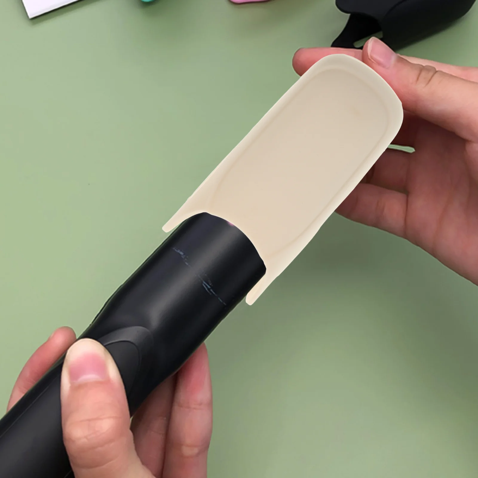 

Heat Resistant Silicone Sleeve Hair Curler Handle Cover Secure Grip Curling Iron Handle Protector Hair Tool Sleeve Travel