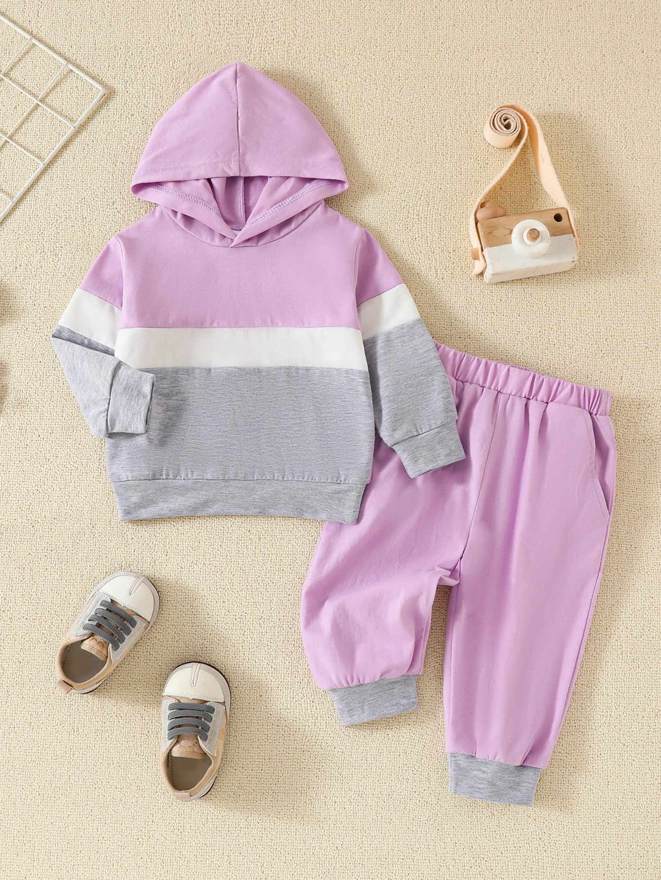 

Girls 3-24 Months Spring and Autum Casual Sports Style Simple Color Matching Hooded Long-Sleeved Pure Color Sweatshirt + Pants 2-Piece Set