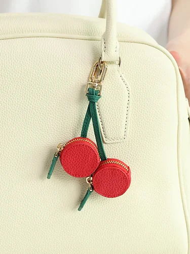 Imagen 2 del producto Monedero con colgante de fruta en forma de cereza roja con personalidad a la moda, mini llavero bonito, colgante de bolso de cuero PU, bolso pequeño de regalo para niñas