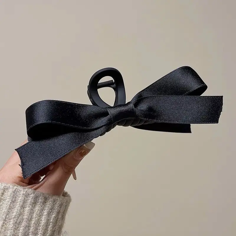 1 Piece Of Girl Fabric With Hepburn Style Black Double-Sided Bow, Suitable For Daily Use With Hair Claws On The Back Of The Head