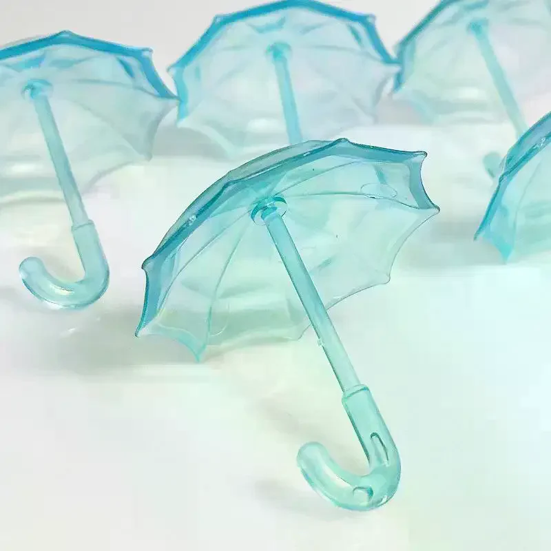 1Pcs 인형 집 미니어처 투명 플라스틱 우산 모델 가구 액세서리 인형 집 장식 어린이 역할 놀이 장난감