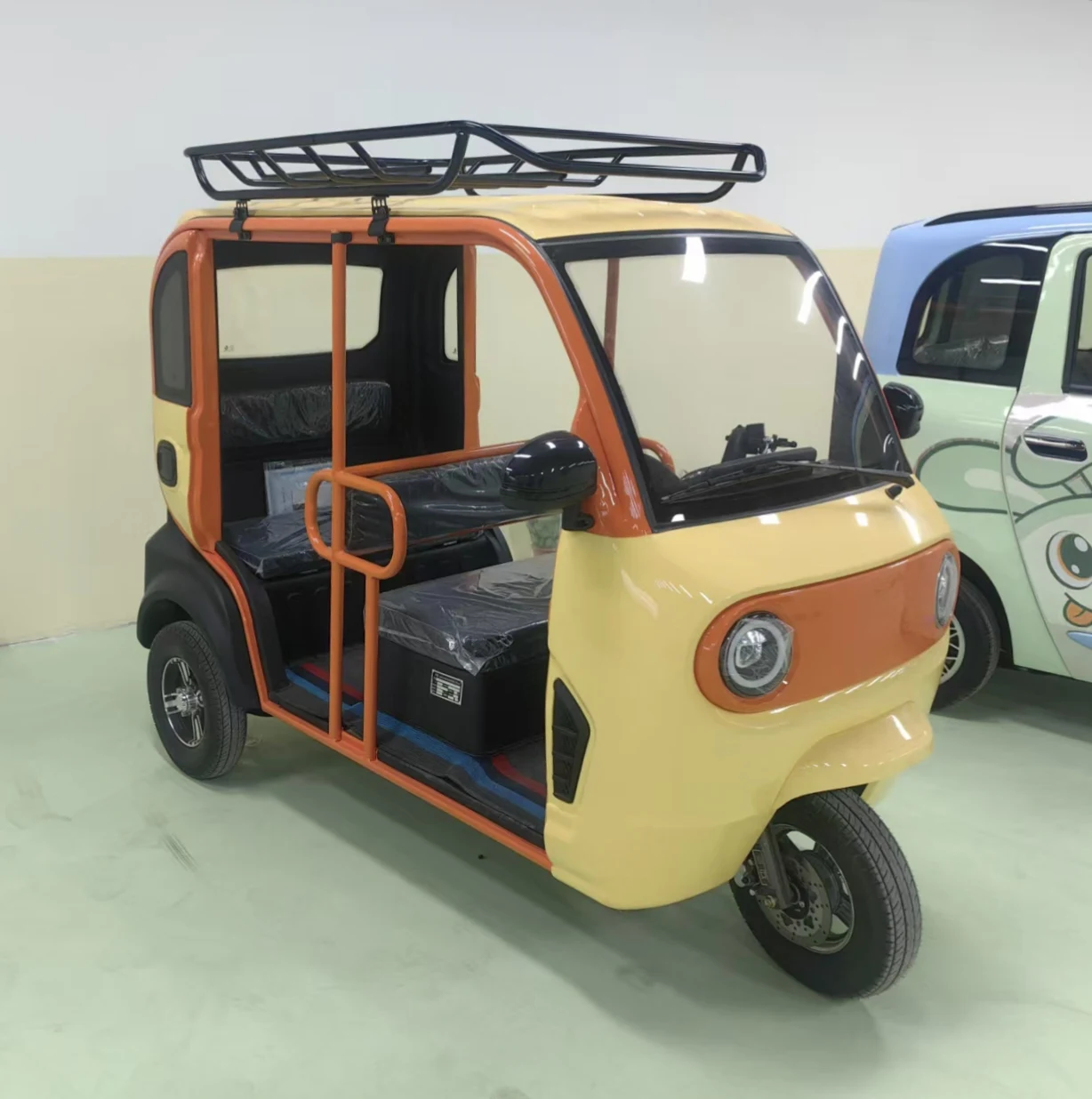 Best Selling 3 Wheel Electric Tricycle Open Body Design 48v Voltage Made in China 4 Passengers 50-70 km/h 70-90 km Series Wholes