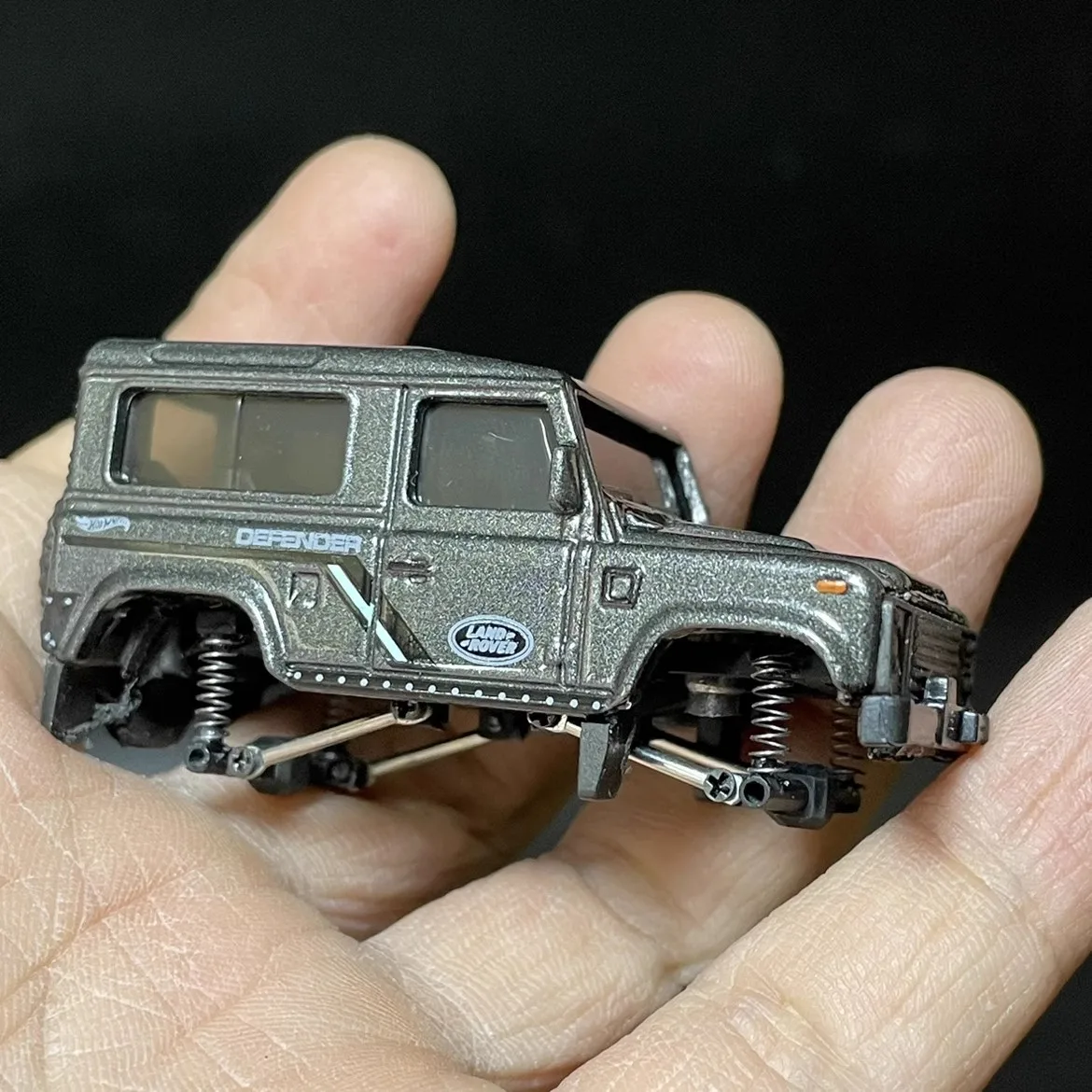 Dostosowany 1/64 pojazd terenowy SUV modernizacja amortyzator Model modernizacyjny miniaturowe akcesoria do scen garażowych strzelanie makro