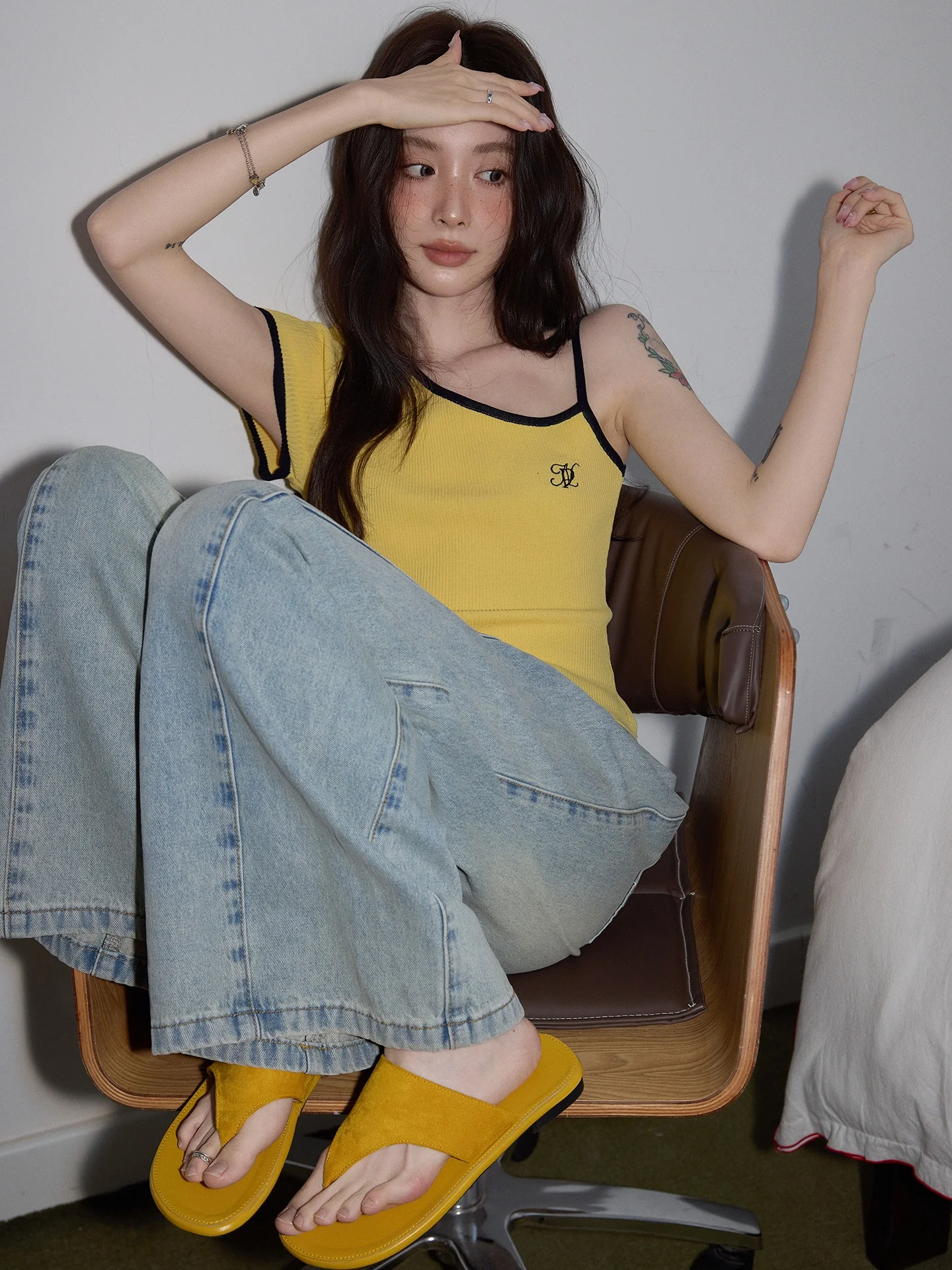 

Желтый женский укороченный топ с открытыми плечами, повседневный, приталенный, летний, универсальный, в стиле "сладкий и пикантный"