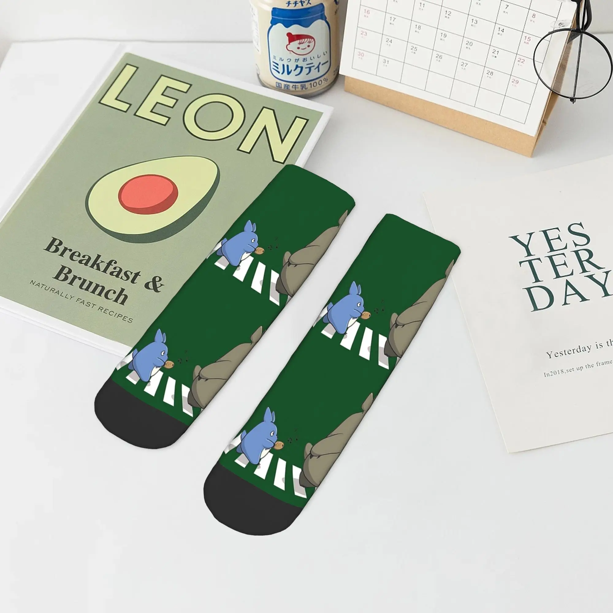Toutes les saisons à travers le studio de rue chaussettes Ghibli sombres Harajuku chaussettes d'équipage absorbant la sueur bas de mode pour hommes femmes cadeaux