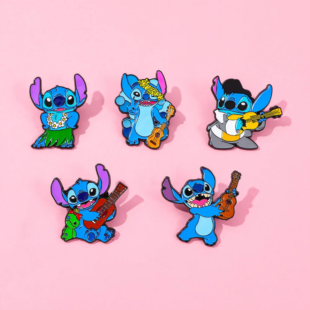 

Miniso Cute Cartoon Creative Stitch Playing Guitar Metal Badge Grass Slitchi Alloy Brooch Accessories Pin
