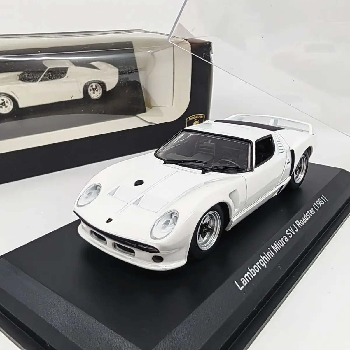 Diecast 1/43 Scale Lamborghini Nura Miura SVJ Roadster 1981 Alloy Simulation Car Model Collectible Toy Gift Souvenir Display