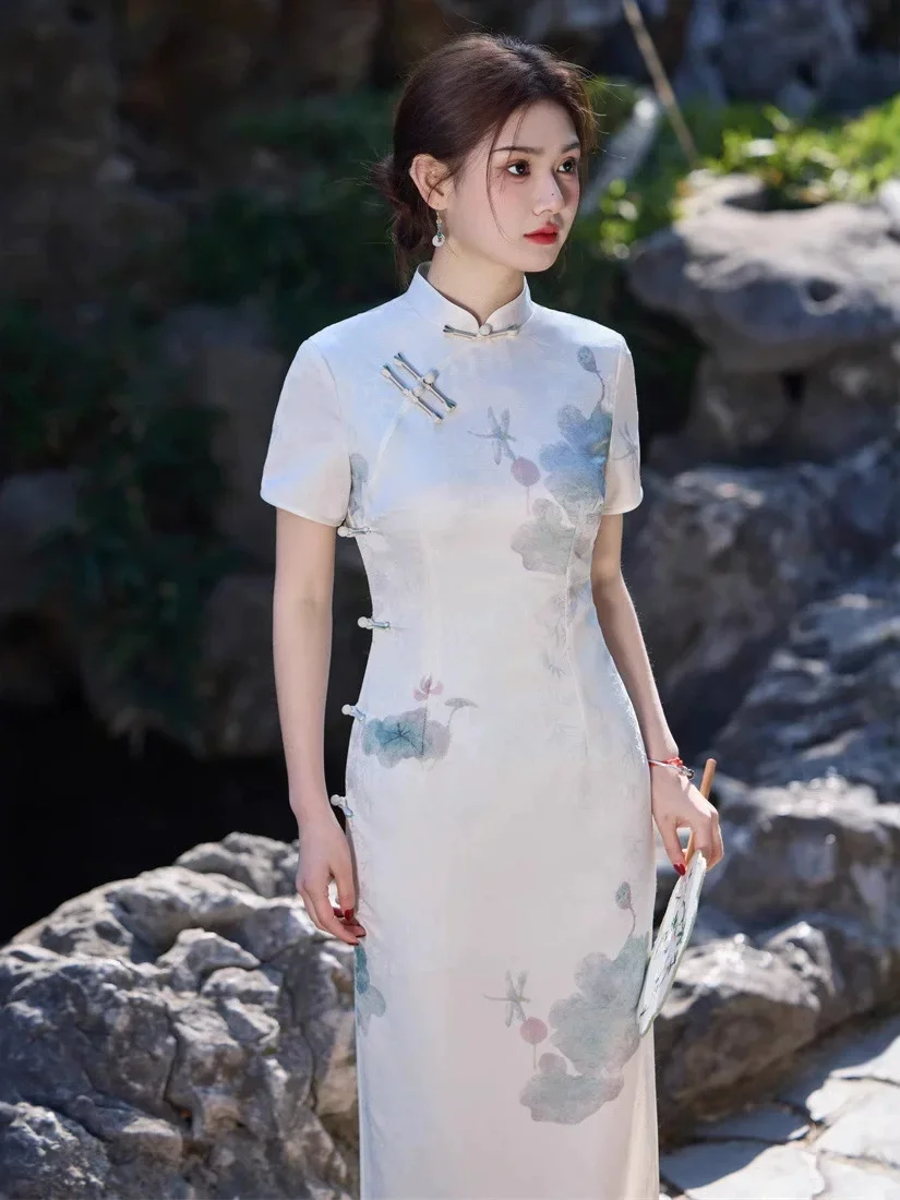 

Весна/Лето 2022, новый длинный стиль, жаккардовый Cheongsam с восемью пуговицами, тушь, живопись, цветок лотоса, молодой Cheongsam