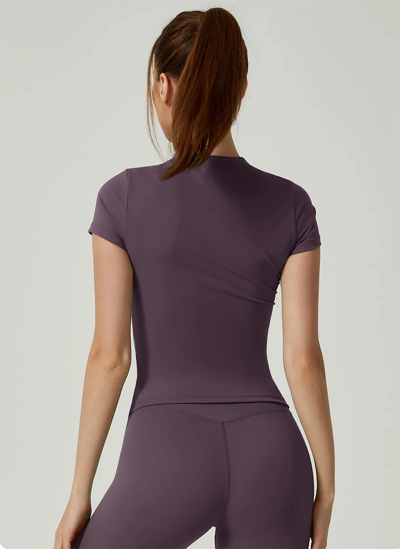 Damen-T-Shirt in Unifarbe, atmungsaktiv, kurzärmelig, mit Rundhalsausschnitt, ideal für sportliche Aktivitäten, modisches Freizeit-T-Shirt für das Fitnessstudio, zum Laufen und für den täglichen Gebrauch. – Detail 6