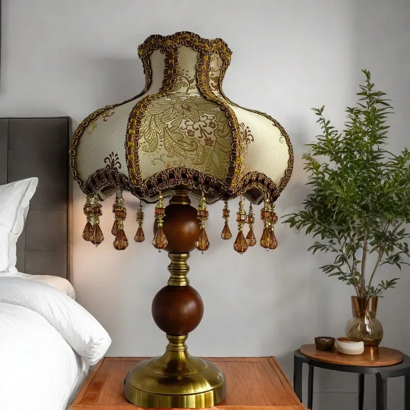 American retro creative solid wood bedside lamp high-end luxury European decorative study classical living room art floor lamp
