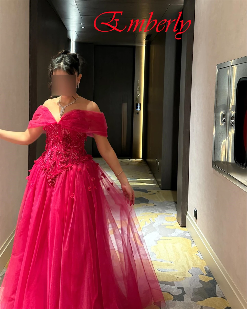 Abito da sera a trapezio personalizzato lungo fino al pavimento Squisito tulle con scollo a V al largo della spalla Abiti per occasioni speciali Partaydres alla moda